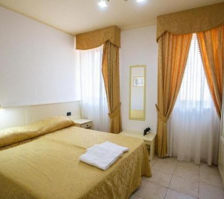 Bed and Breakfast Oz House Скалея Экстерьер фото